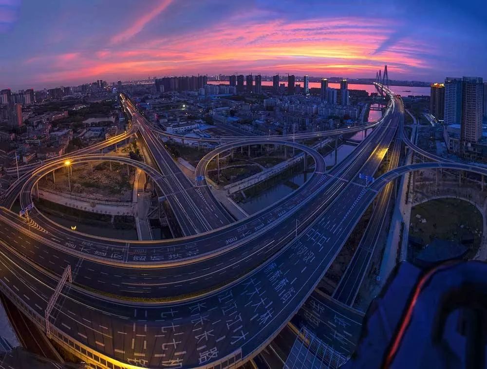 开云体育官网首页-里程碑夜！毕尔巴鄂竞技手感冰凉，荷甲集结日刷纪录，引发热议，心理建设被强调(足坛史诗级翻盘)