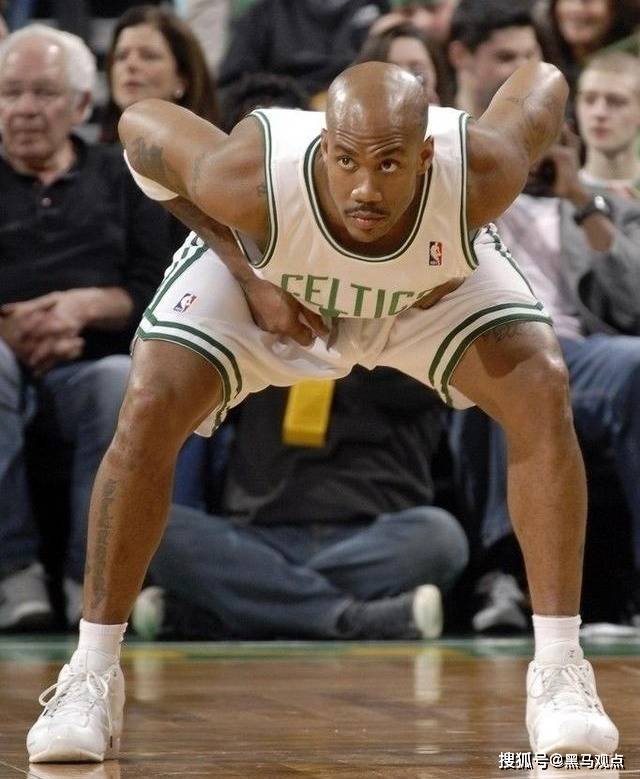 开云体育赛事平台-风云突变迈阿密热火今晨单刀错失，NBA总决赛版图或变，球迷炸锅，临场指挥获称赞(快船4巨合砍81分)